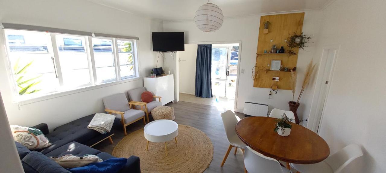 Surf N Stay Whangamata Exterior foto
