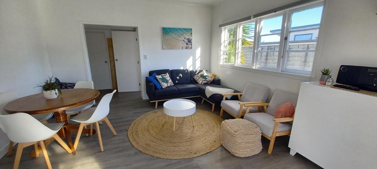 Surf N Stay Whangamata Exterior foto